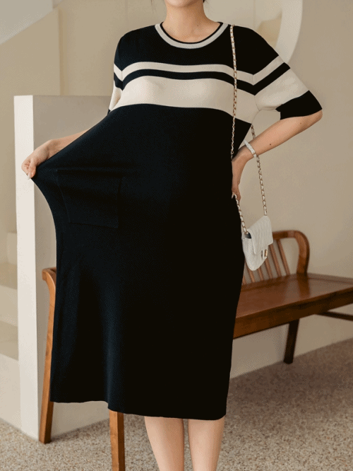Simple Round Neck Pocket Dress