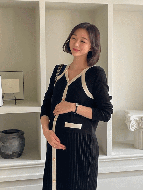 Contrast Color Pleated Knit Dress