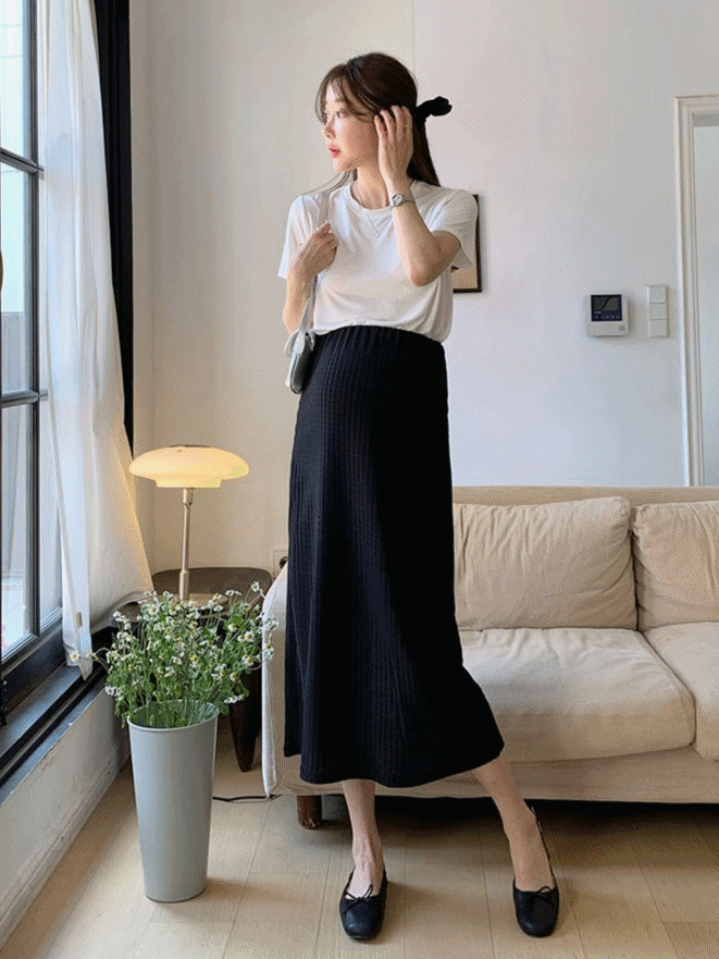 Vertical H-Line Black Slit Midi Skirt