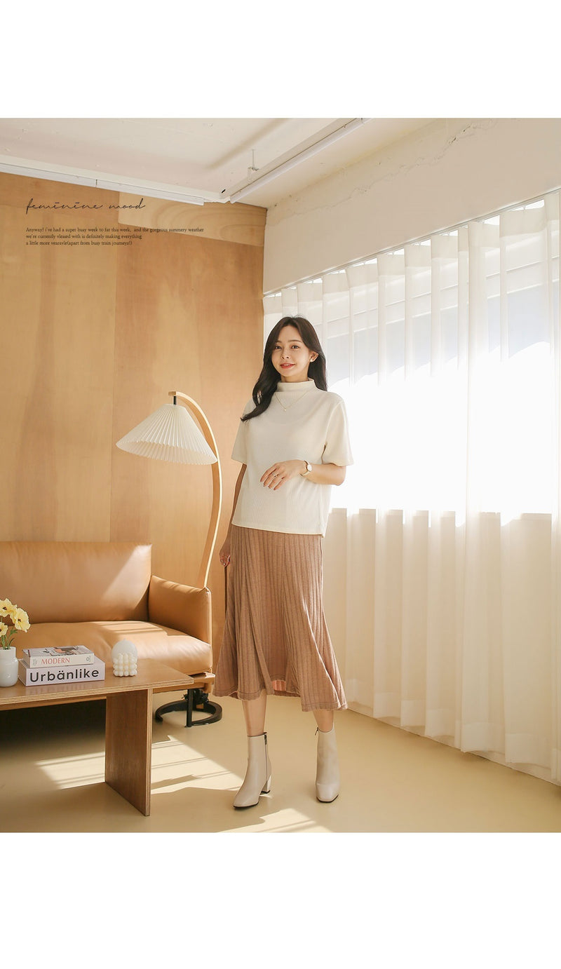 Ribbed Knit Flared Hem Skirt