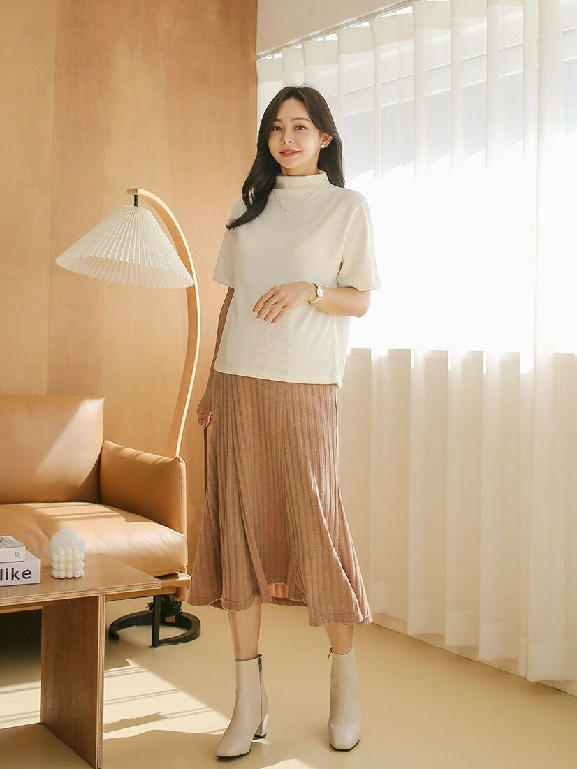 Ribbed Knit Flared Hem Skirt