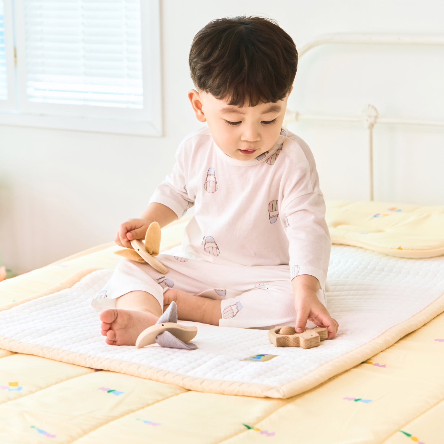 KRBA620 Korea Bamboo Bebe Reversible Cooling Mat-Circus (2 Colors)