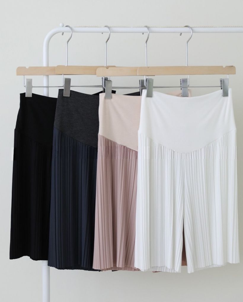 Solid Pleated Stretch Shorts