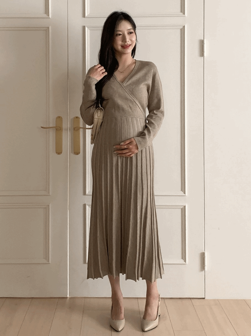 Knitted V Neck Pleated Dress