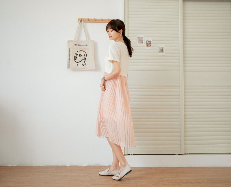 Elegant Pleated Pearl Button Dress