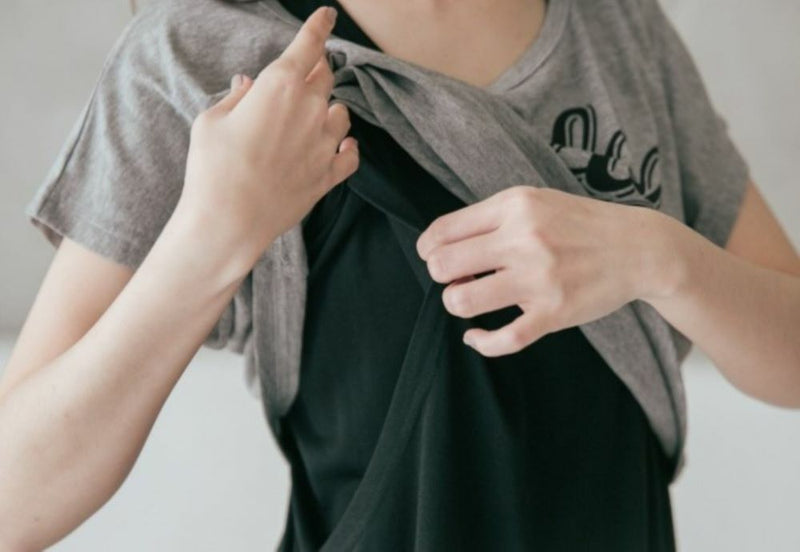 印花罩衫配淨色背心裙哺乳套裝